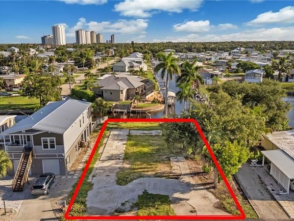4797 Tahiti DR , BONITA SPRINGS, FL 34134
