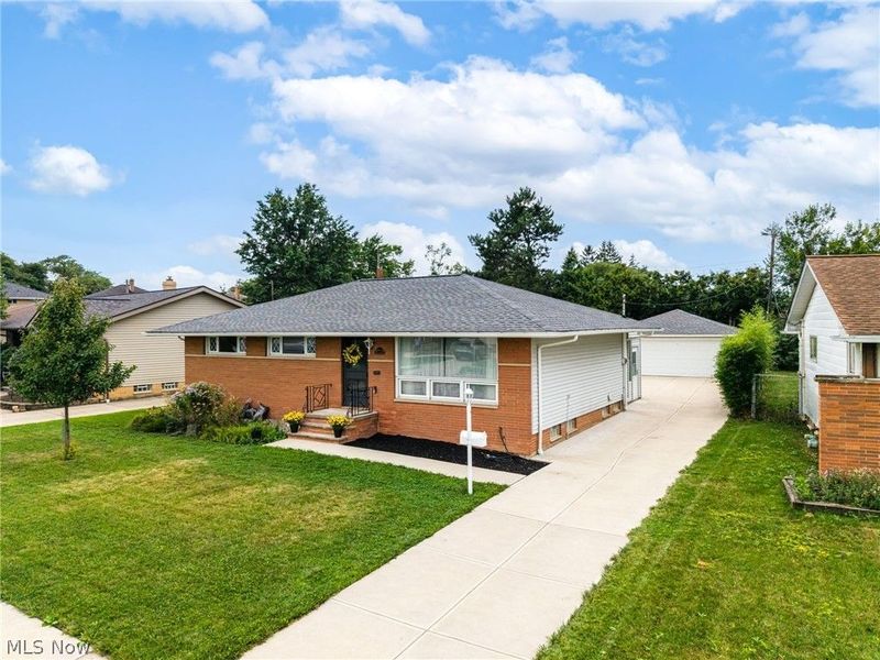 6904 Reid Drive, Parma Heights, OH 44130 Photo 2