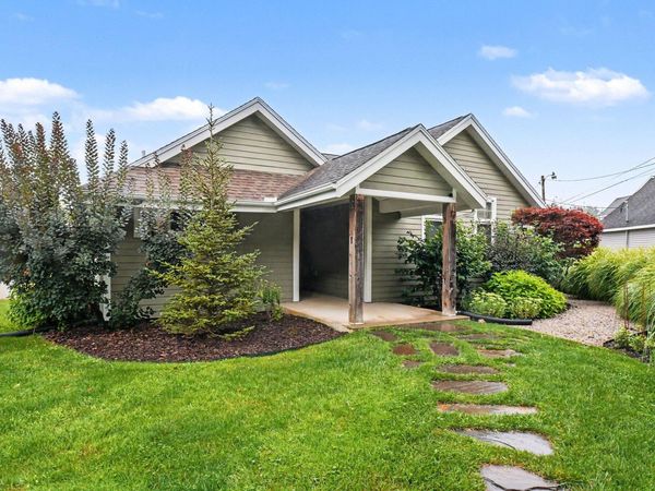 66055 South Drive, Cassopolis, MI 49031