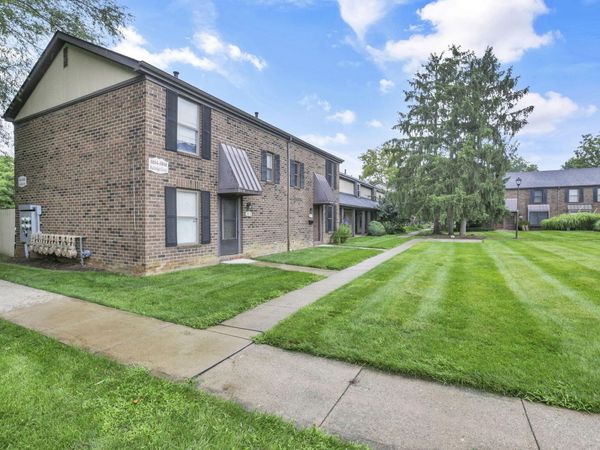 5866 Hallridge Circle , Columbus, OH 43232