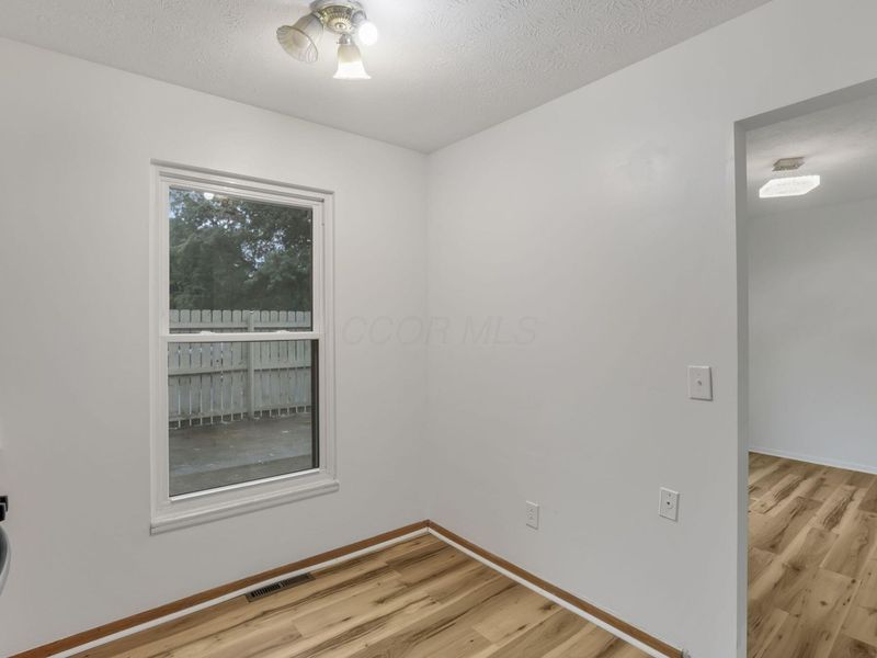 5866 Hallridge Circle , Columbus, OH 43232 Photo 17