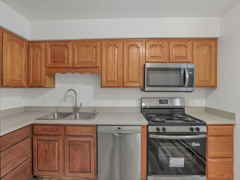 5866 Hallridge Circle , Columbus, OH 43232 Photo 18