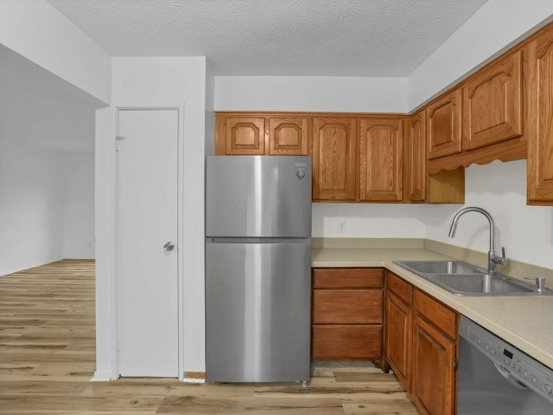 5866 Hallridge Circle , Columbus, OH 43232 Photo 19