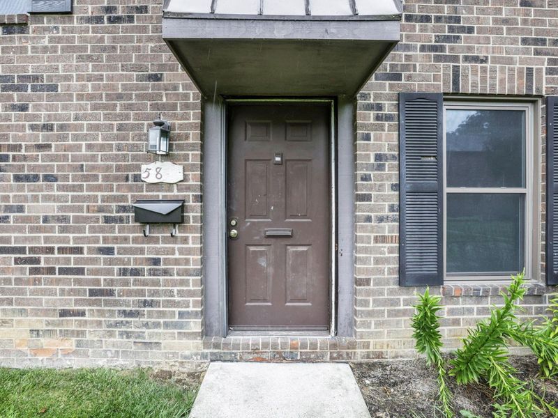 5866 Hallridge Circle , Columbus, OH 43232 Photo 2