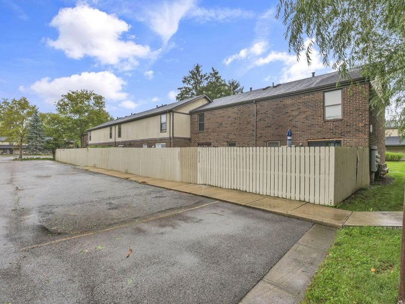 5866 Hallridge Circle , Columbus, OH 43232 Photo 5