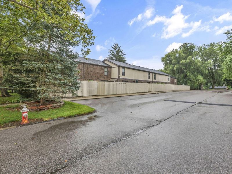 5866 Hallridge Circle , Columbus, OH 43232 Photo 6