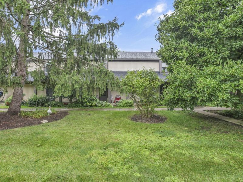 5866 Hallridge Circle , Columbus, OH 43232 Photo 7