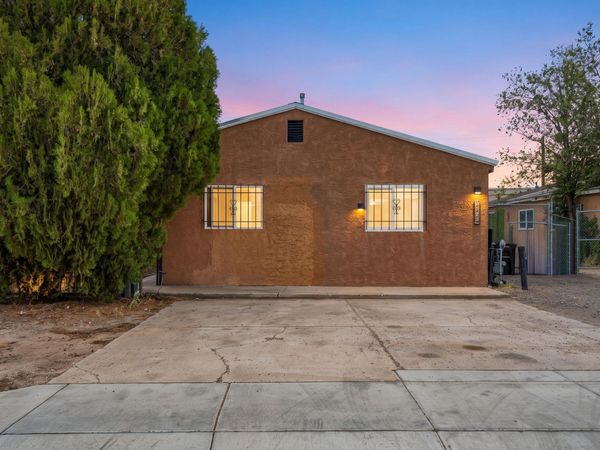 425 Grove Street SE, Albuquerque, NM 87108