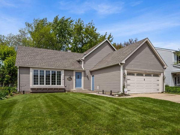 228 N Walnut Lane , Schaumburg, IL 60194