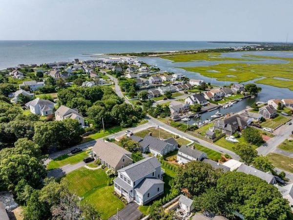 29 Parkers Neck Road, Yarmouth, MA 02664