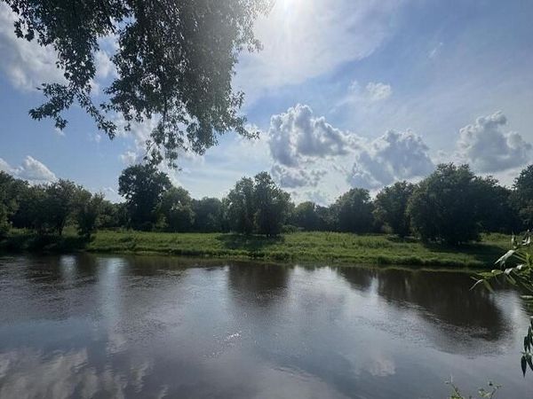 7718 Shorewood Dr, Salem Lakes, WI 53168