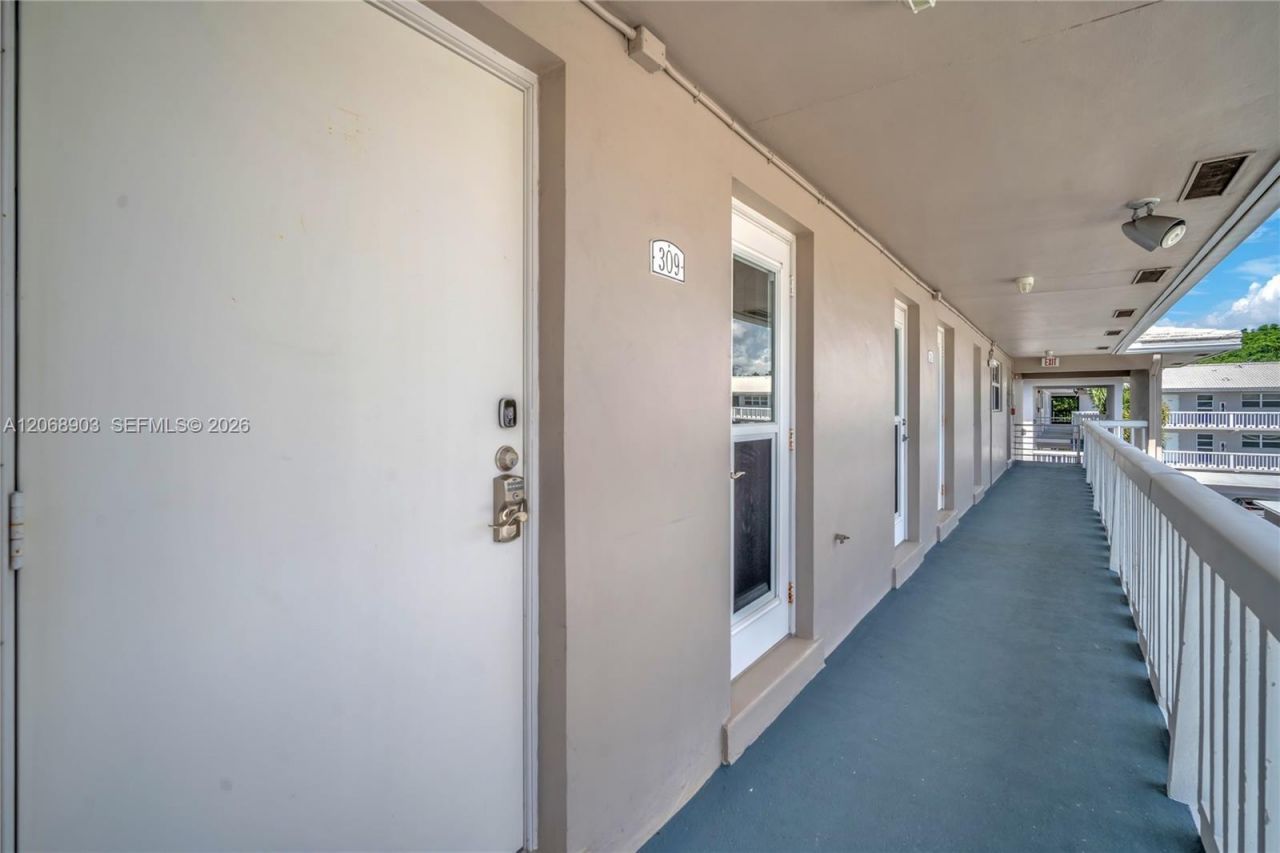 1100 SW 12th St , Unit 309, Fort Lauderdale, FL 33315 Photo