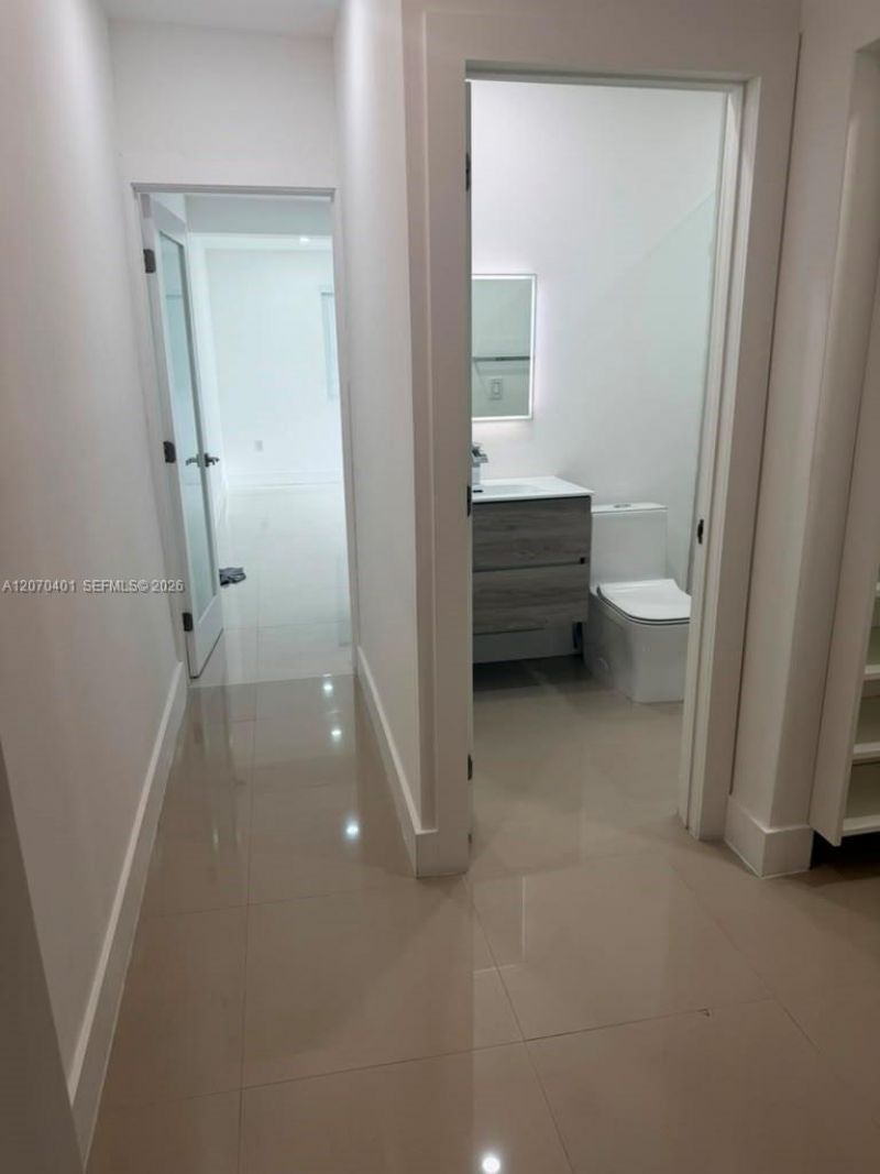 861 E 33rd St , Unit 1, Hialeah, FL 33013 Photo