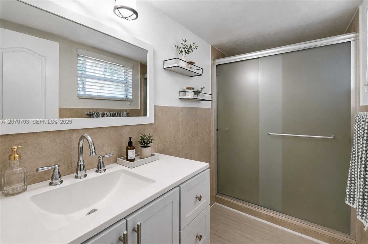 8950 SW 69th Ct, Unit 109, Pinecrest, FL 33156 Photo