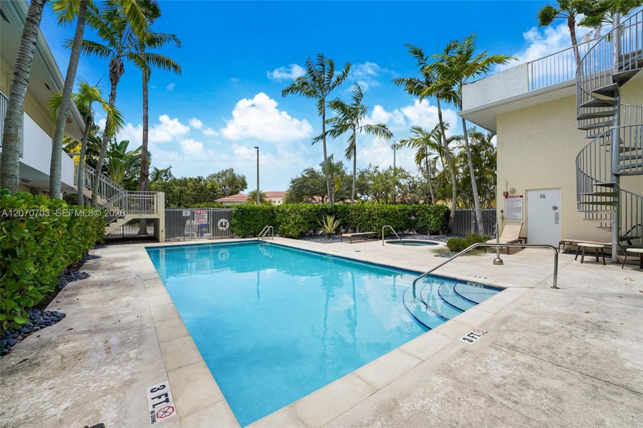 8950 SW 69th Ct, Unit 109, Pinecrest, FL 33156 Photo