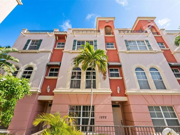 1033 NE 17th Way, Unit 1202, Fort Lauderdale, FL 33304