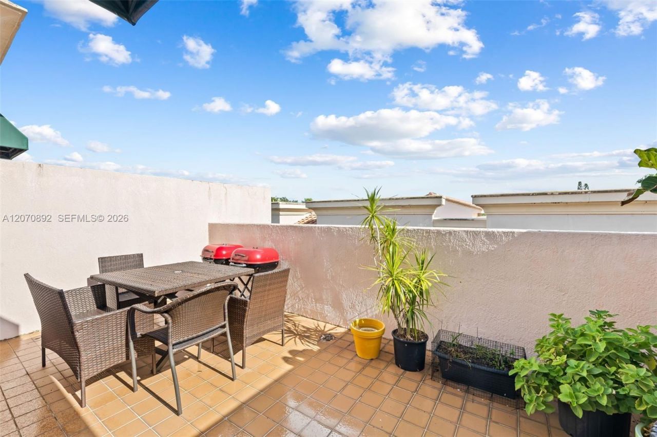 1033 NE 17th Way, Unit 1202, Fort Lauderdale, FL 33304 Photo
