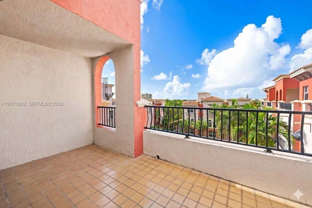 1033 NE 17th Way, Unit 1202, Fort Lauderdale, FL 33304 Photo