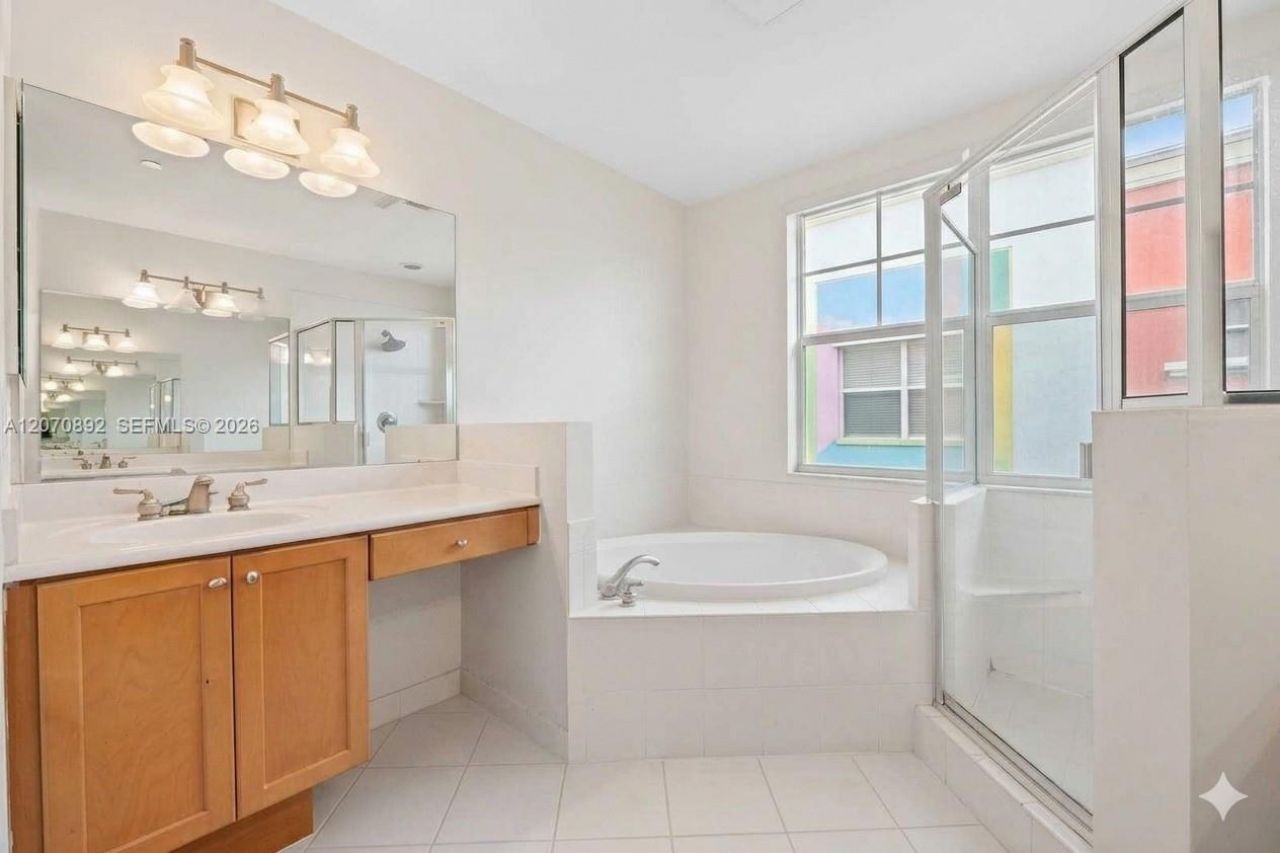 1033 NE 17th Way, Unit 1202, Fort Lauderdale, FL 33304 Photo