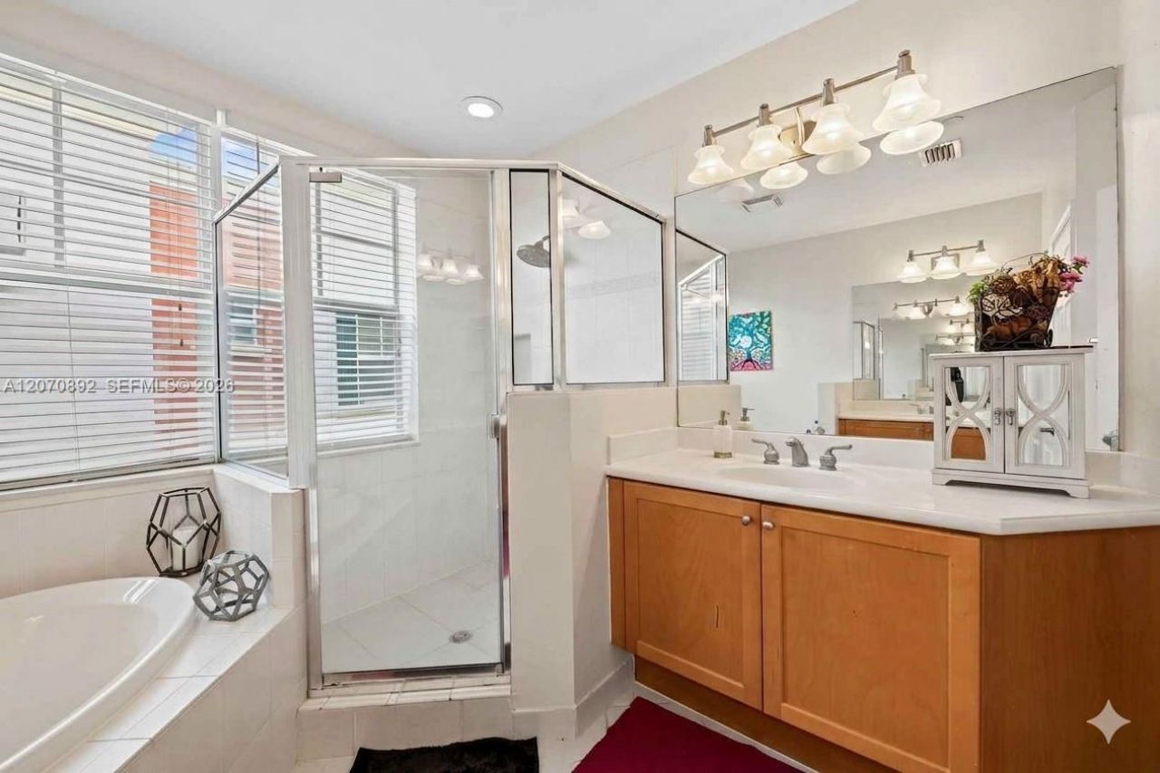 1033 NE 17th Way, Unit 1202, Fort Lauderdale, FL 33304 Photo
