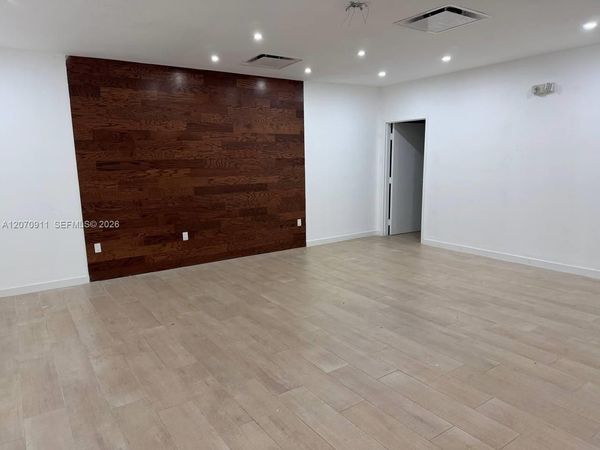 2753 NW 79th Ave , Doral, FL 33122