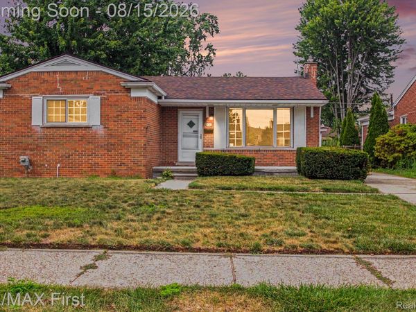 8363 Darlene Street, Warren, Mi 48093