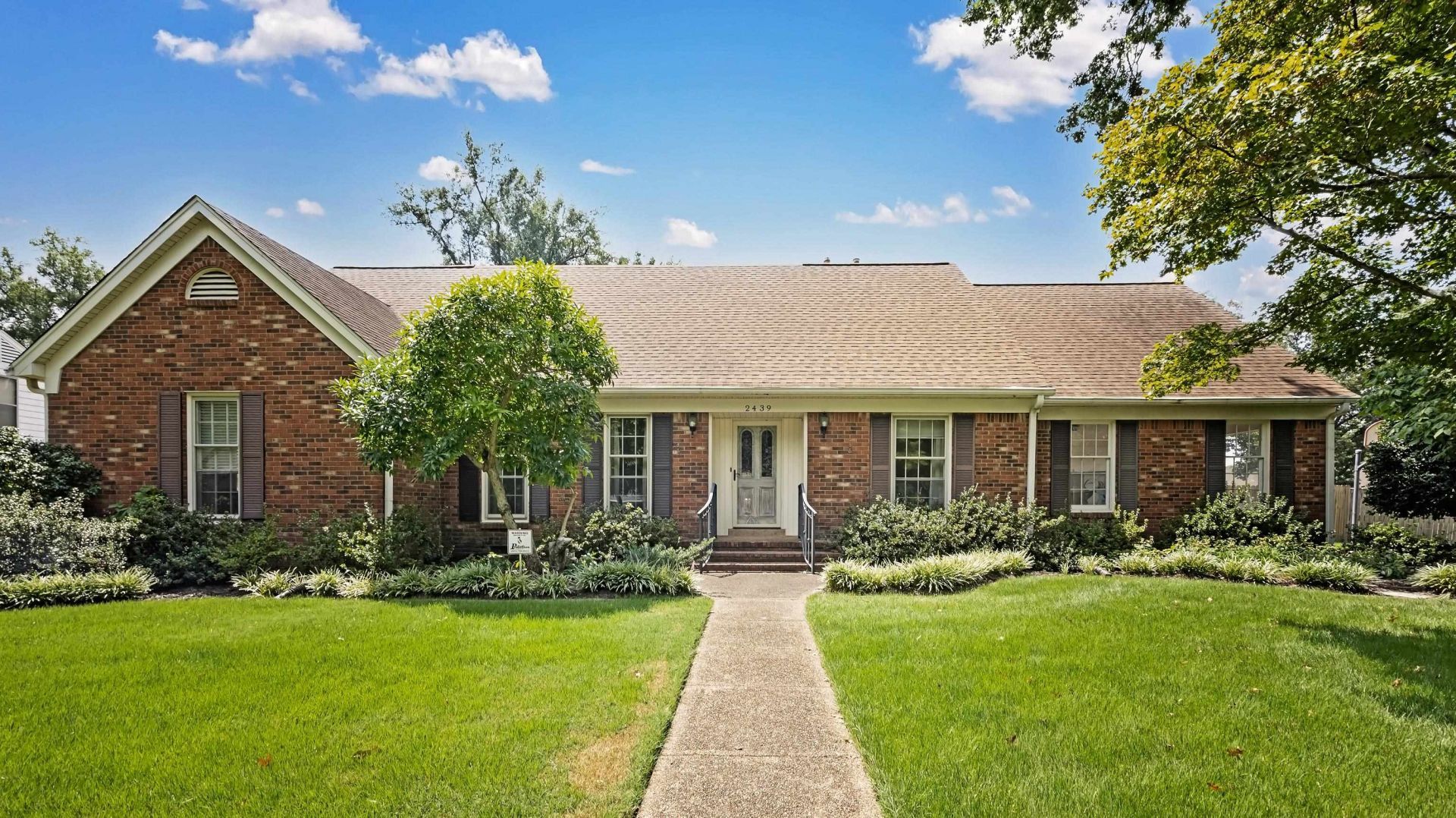 2439 Mackinnon Dr, Memphis, TN 38119 Main Photo
