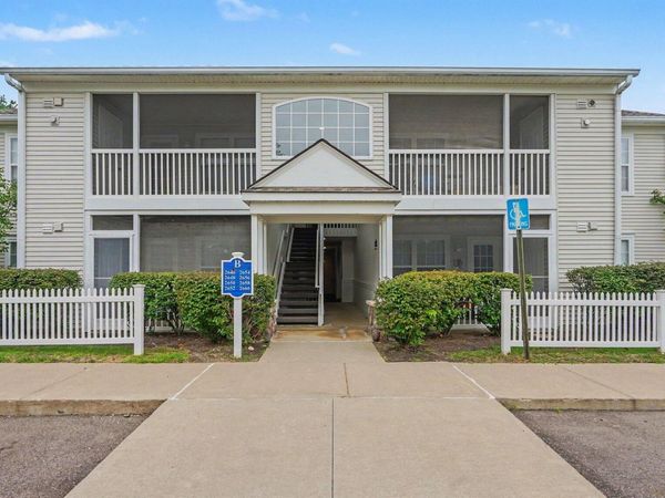 2654 S Knightsbridge Circle, Ann Arbor, MI 48105