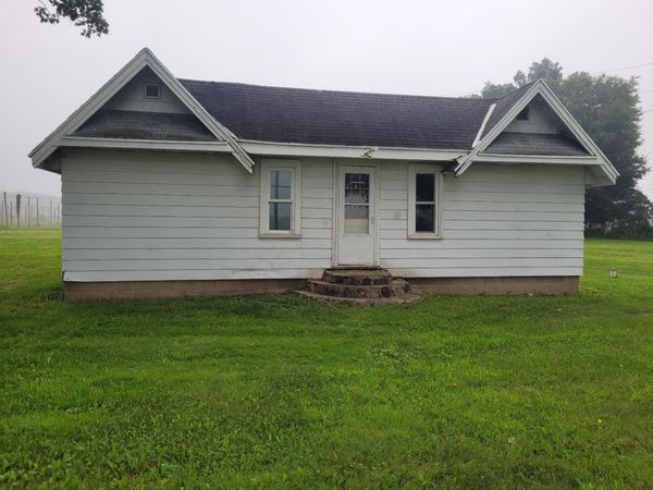 37646 Paw Paw Road, Paw Paw, MI 49079