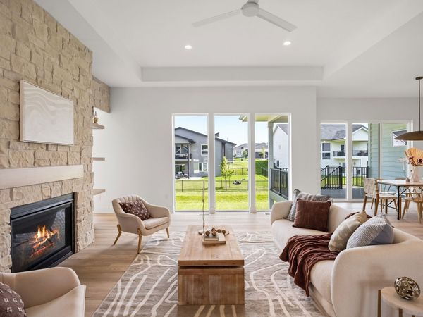 17212 Springbrook Trail, Urbandale, IA 50263