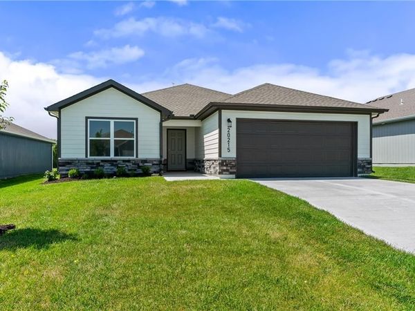 705 SW 6th Terrace, Oak Grove, MO 64075