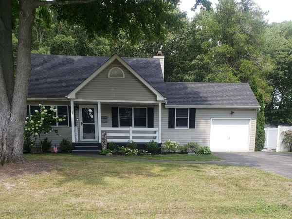 9 Runyon Street , Bay Shore, NY 11706