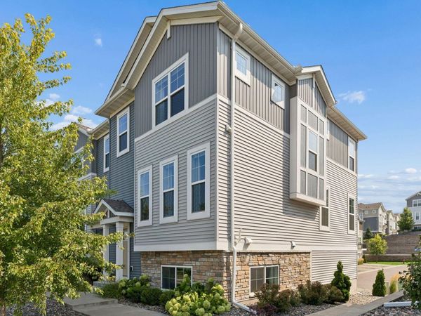 2193 Gateway Curve, North Saint Paul, MN 55109