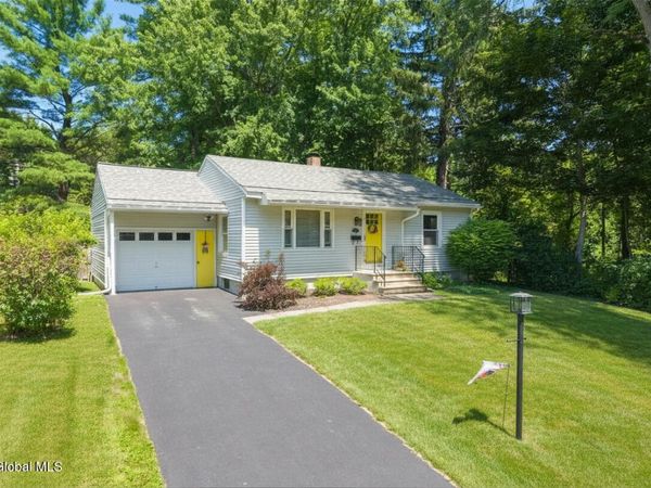 39 E Fernbank Avenue, Delmar, NY 12054