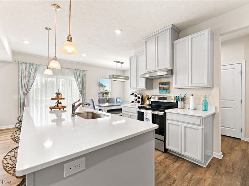 7181 Stonegate Circle NE, Canton, OH 44721 Photo 9
