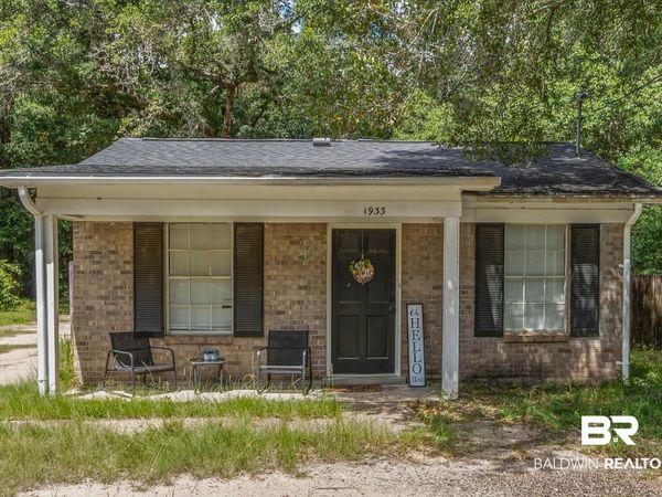 1933 Pallister Pl, Mobile, AL 36618