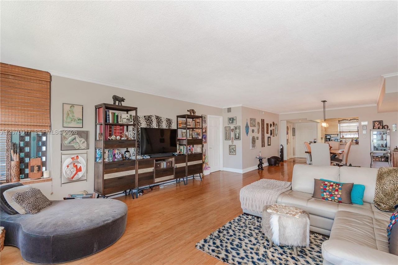 3051 NE 48th St , Unit 406, Fort Lauderdale, FL 33308 Photo