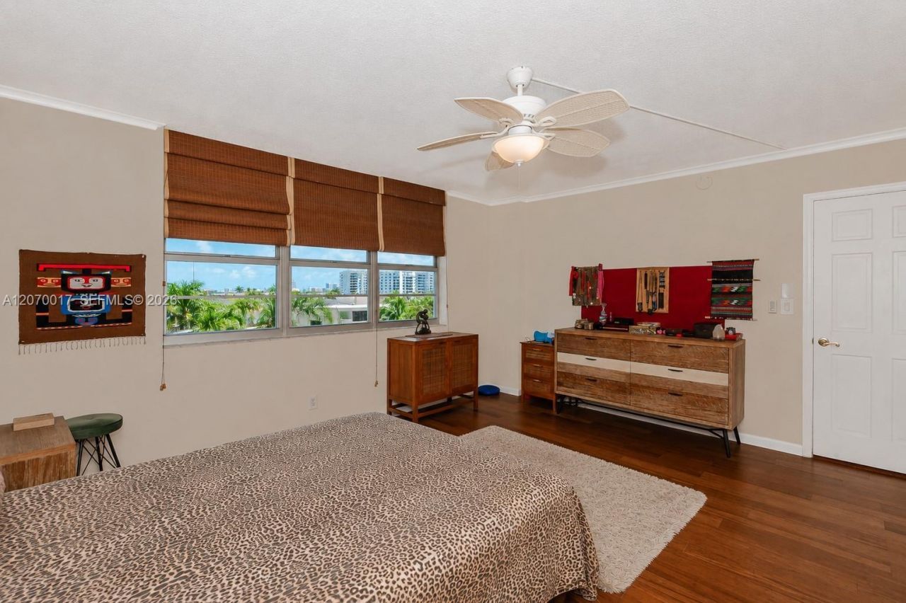 3051 NE 48th St , Unit 406, Fort Lauderdale, FL 33308 Photo