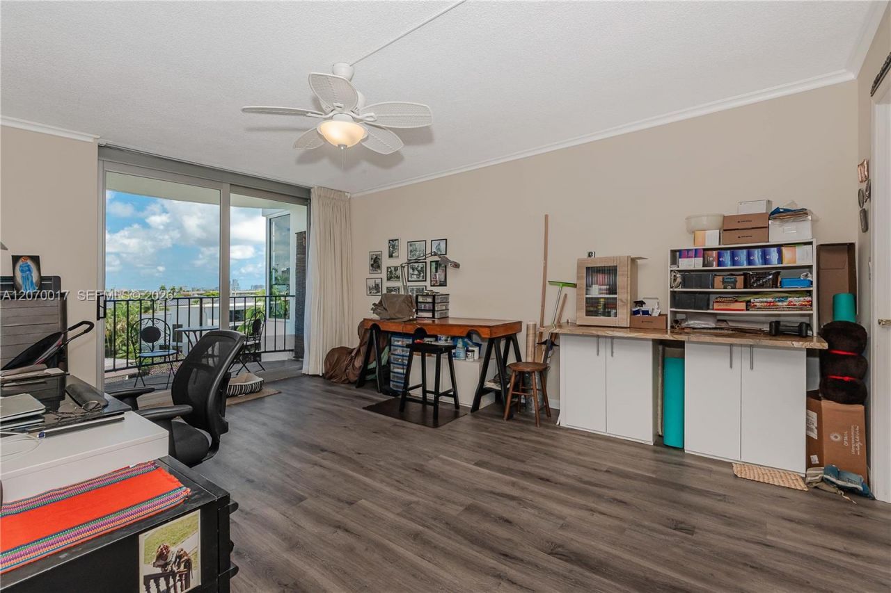 3051 NE 48th St , Unit 406, Fort Lauderdale, FL 33308 Photo