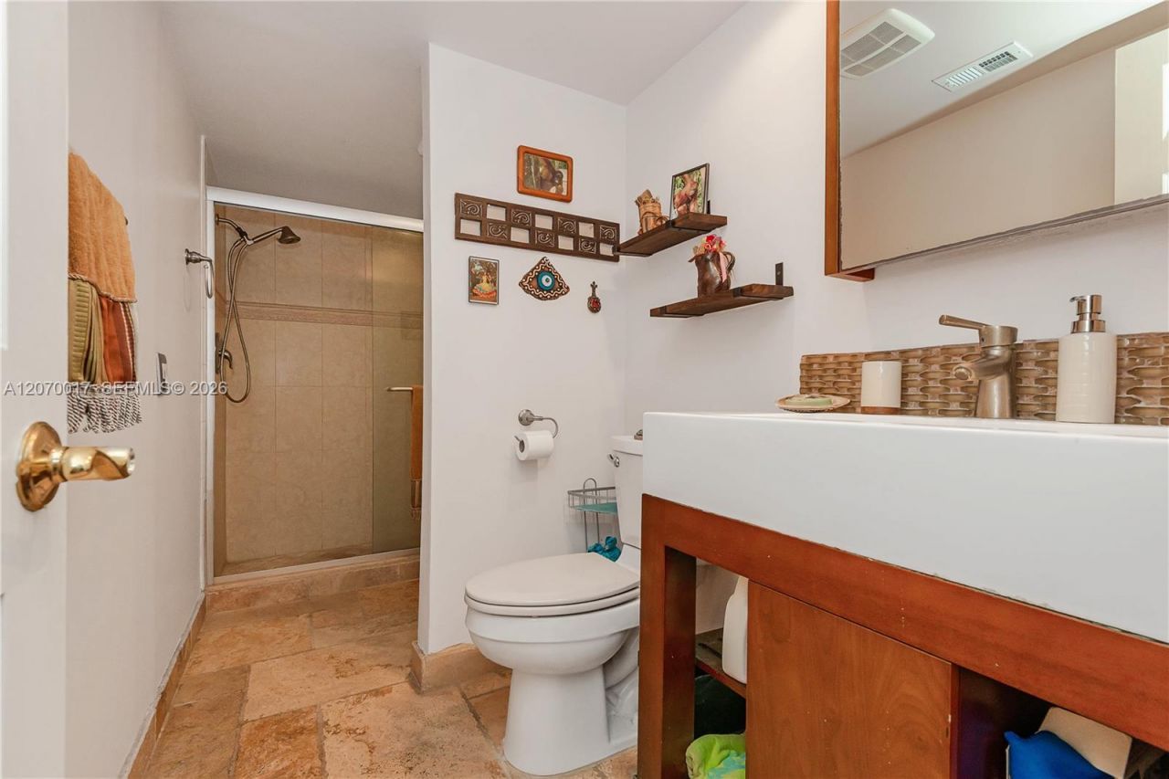 3051 NE 48th St , Unit 406, Fort Lauderdale, FL 33308 Photo