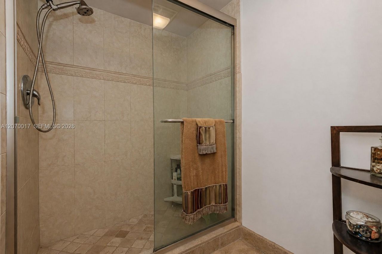 3051 NE 48th St , Unit 406, Fort Lauderdale, FL 33308 Photo