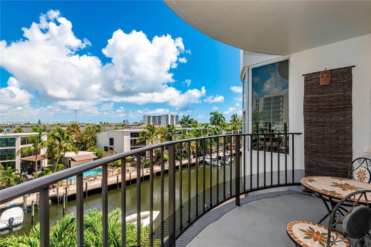 3051 NE 48th St , Unit 406, Fort Lauderdale, FL 33308 Photo