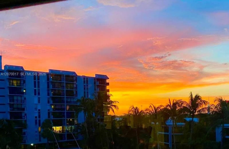 3051 NE 48th St , Unit 406, Fort Lauderdale, FL 33308 Photo