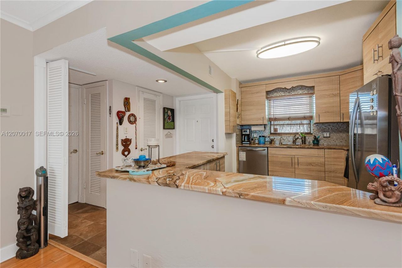 3051 NE 48th St , Unit 406, Fort Lauderdale, FL 33308 Photo