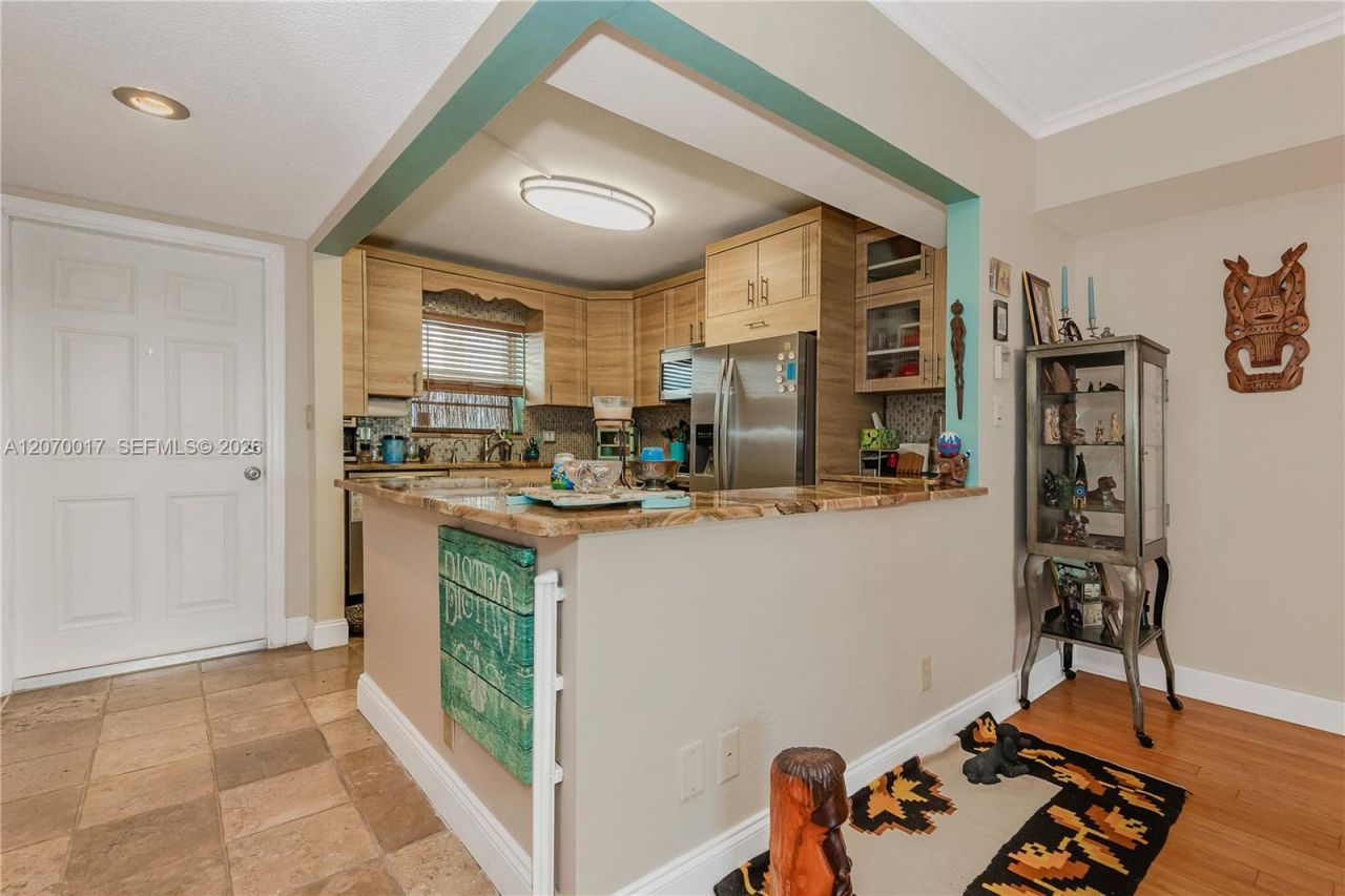 3051 NE 48th St , Unit 406, Fort Lauderdale, FL 33308 Photo