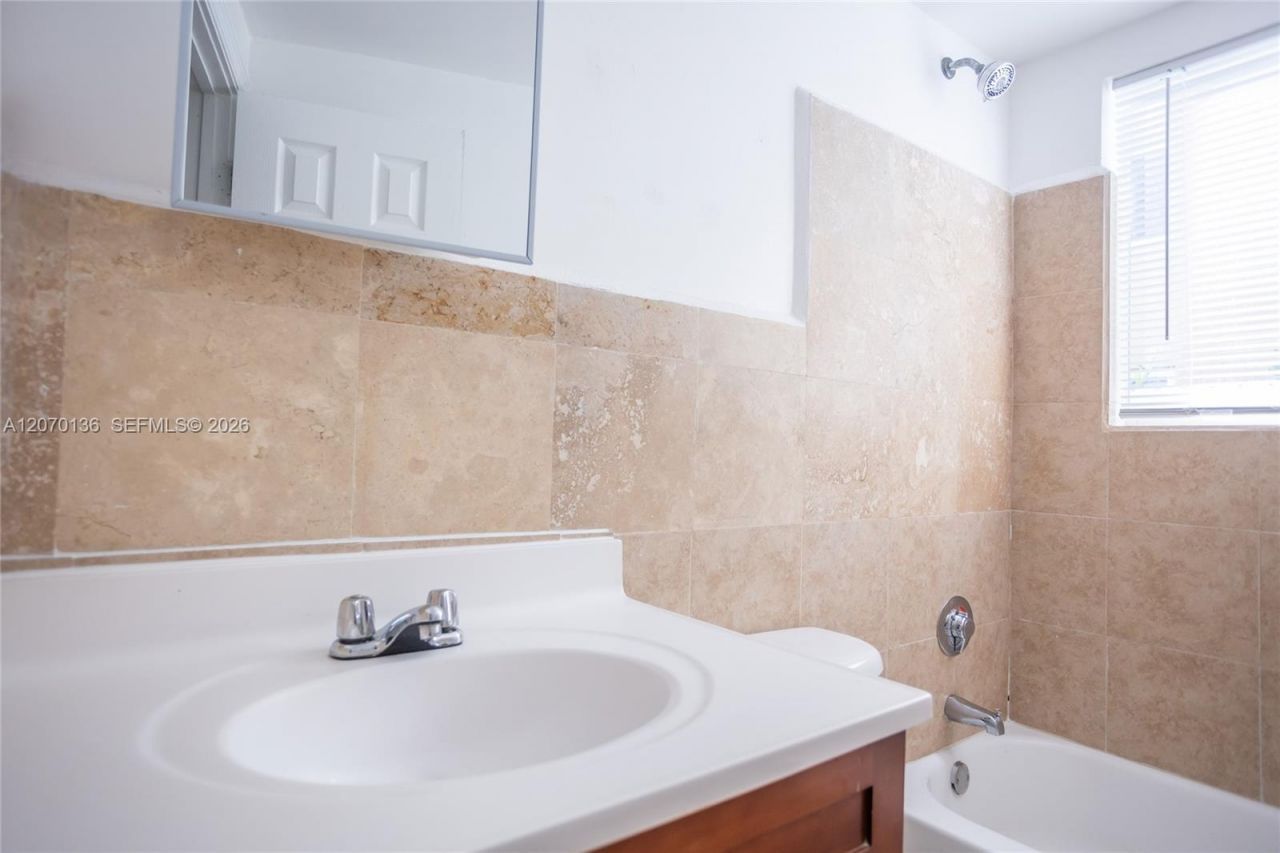 979 SW 10th St , Unit 2, Miami, FL 33130 Photo