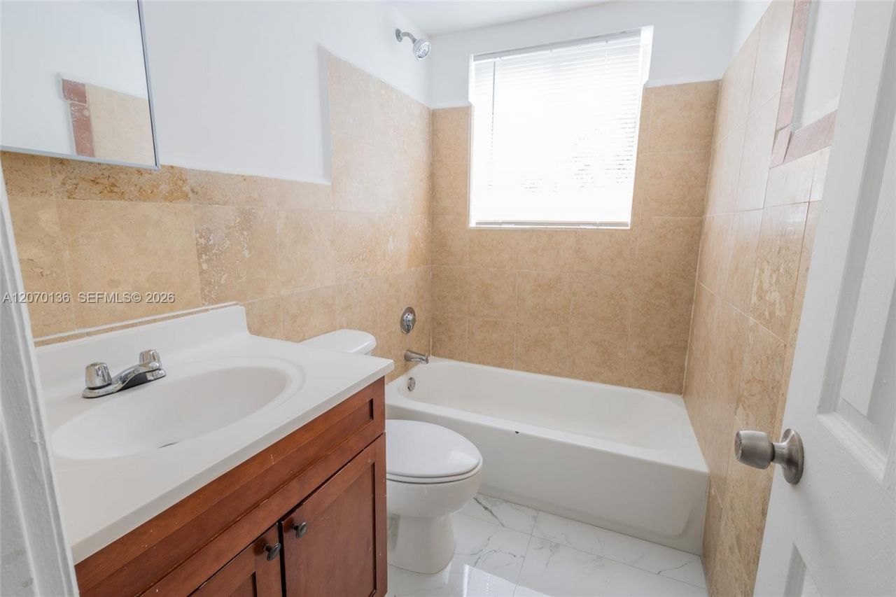 979 SW 10th St , Unit 2, Miami, FL 33130 Photo