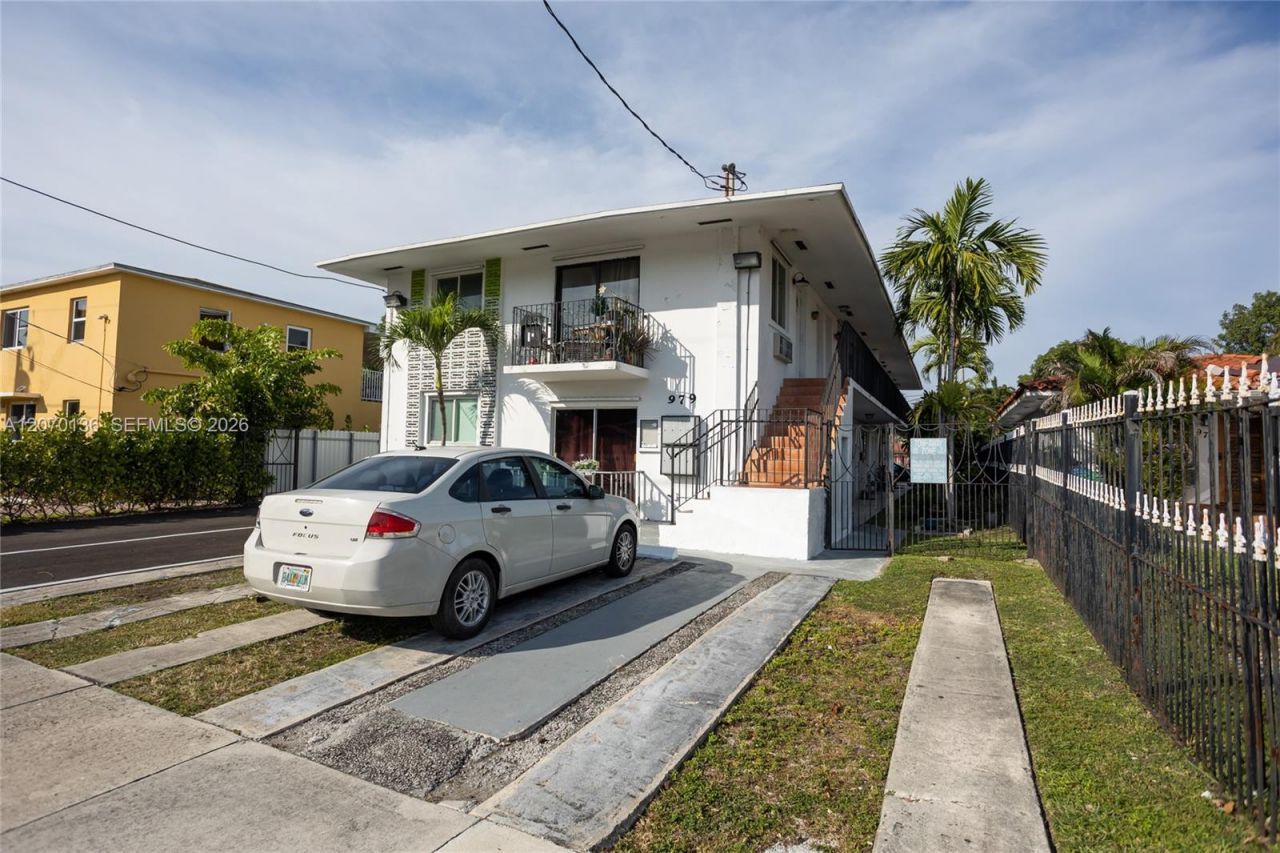 979 SW 10th St , Unit 2, Miami, FL 33130 Photo