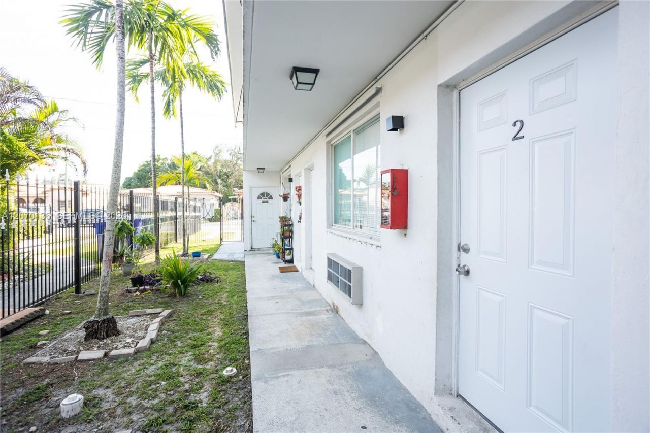 979 SW 10th St , Unit 2, Miami, FL 33130 Photo