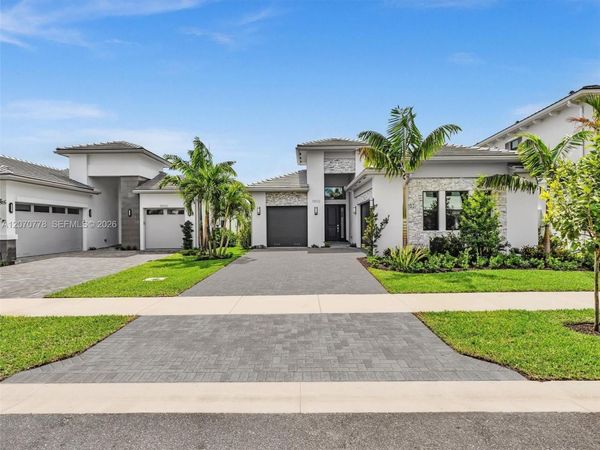 10032 Stockrun Dr, Palm Beach Gardens, FL 33412